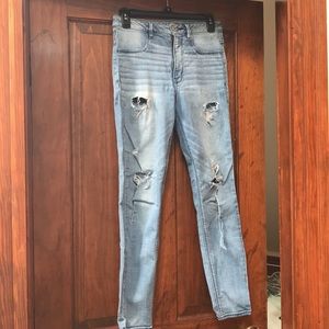 High waisted distressed American eagle skinny jean